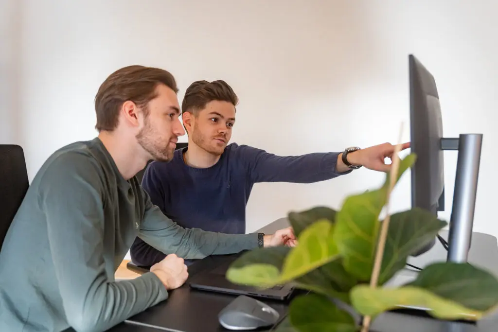 beyontiQ Gründer am Arbeiten